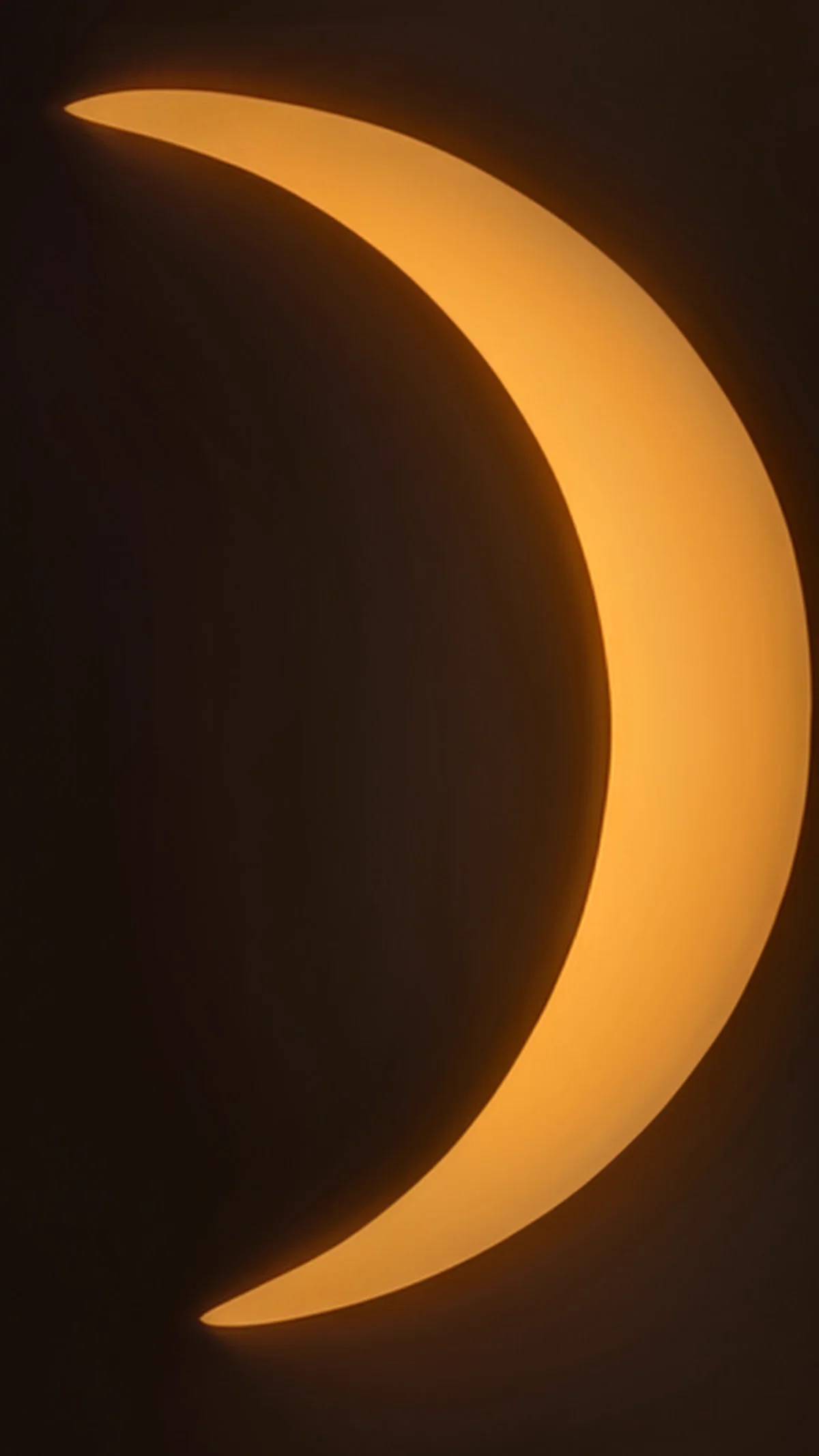 Fin croissant de soleil au maximum de l'éclipse